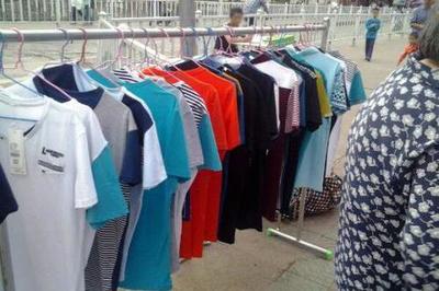 地攤服裝生意遇冷？根源在于貨源策略的缺失